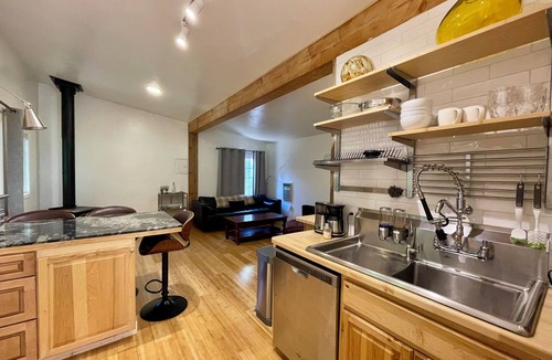Lagunitas-Forest Knolls Bed & Breakfast | Comfy Studio Near Trails & Beaches