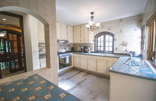 El Cid House | Conde de Oviedo Whole Home with Pool