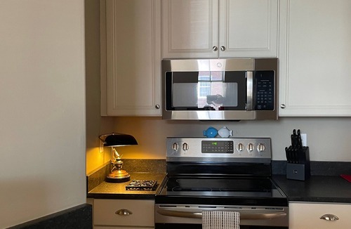 Downtown Cambridge Condo | Conductor's Rest: Beautiful 2 Bedroom Loft in Historic Cambridge, Maryland
