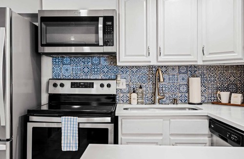 West Colfax Apartment | Contemporary Studio Near Sloan's Lake | 30 Day
