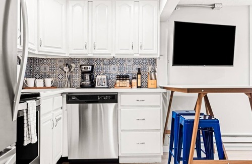 West Colfax Apartment | Contemporary Studio Near Sloan's Lake | 30 Day