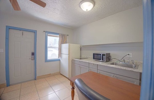 Merritt Island Hotel | Convenient Location w/Peaceful One-Bedroom & Features Perfect for All Guests