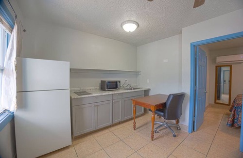 Merritt Island Hotel | Convenient Location w/Peaceful One-Bedroom & Features Perfect for All Guests