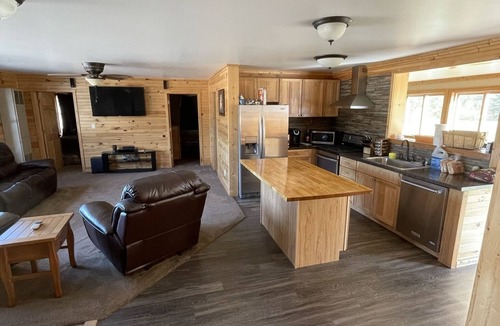 Shingleton House | Conveniently Secluded Cabin