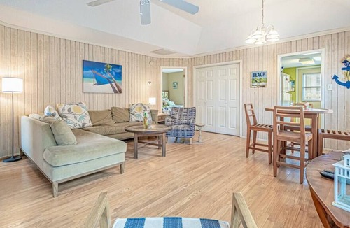 Myrtle Beach Cottage | Cottage House - Steps to the Beach with Pool