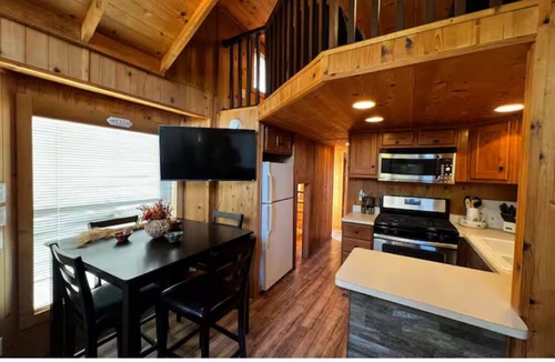 Red Bluff Cabin | Country Tiny Cabin in Red Bluff with guest unit.