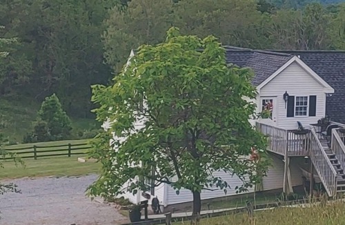 Ingles House | Couples retreat located near the New River Trail and river