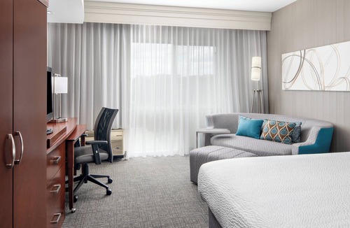 Northeast Raleigh Hotel | Courtyard by Marriott Raleigh North