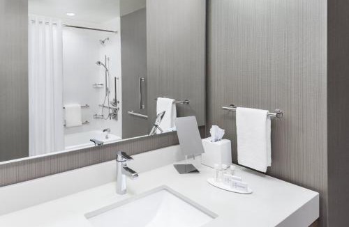 Ampere Hotel | Courtyard by Marriott Wayne Fairfield