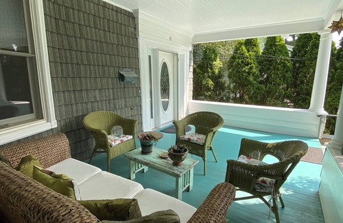 New Rochelle House | Cozy 1-bedroom + Parking - 32 mins from NYC