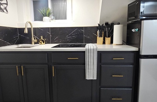 Irvington Apartment | Cozy 1bed + Private Bath Platinum Retreat near NYC/EWR/Major Hospital