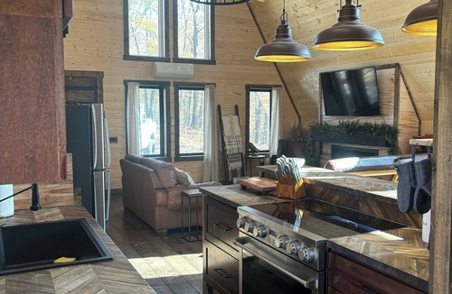 Murray Cabin | Cozy 2-bedroom secluded A-Frame cabin in charming Murray