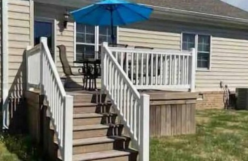 Hampton House | Cozy 3 Bedroom 2.5 bath home away from home.