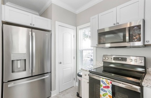 Ono Island Cottage | Cozy 3 Bedroom Cottage Located at Purple Parrott Village