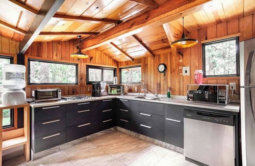 Avandaro House | Cozy Avandaro Cabin: Nature & Great Family Space
