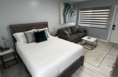 Daytona Beach Hotel | Cozy Beachside Modern Boutique Hotel Suite with Kitchen - by Oceano Suites