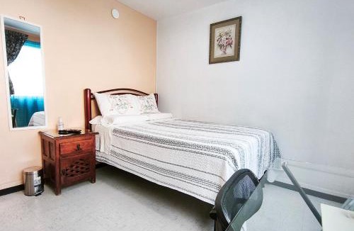 Venustiano Carranza House | Cozy bedroom at 5 min Mexico City Airport T1 & T2