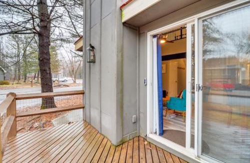 White Haven House | Cozy Cabin w/Deck < 1 Mi to Jack Frost Resort!