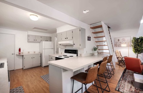 Berkeley Springs Ski Chalet | Cozy cabin w/hot tub & wraparound deck