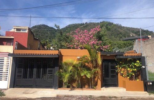 Tepic House | Cozy Casa Ceiba,Charming 2-bedroom house with WiFi, AC in brilliant Tepic