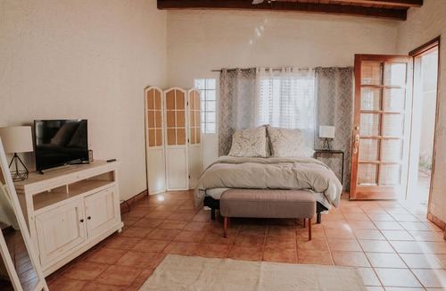 Lengueta Arenosa Apartment | Cozy casita right beside the beach! La Casita at Casa De Flor