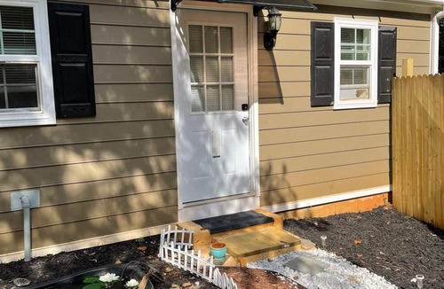 Greensboro House | Cozy ,Charming and Comfy Tiny Home with Beautiful View in a Quiet Area