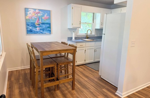 New London House | Cozy Cottage on Badin Lake, newly renovated!