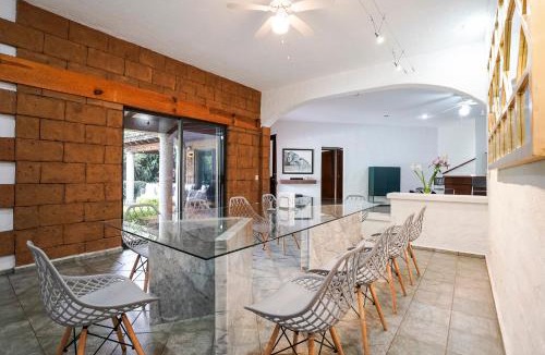 Cuernavaca House | Cozy family house I Pool & Bar l Cuernavaca