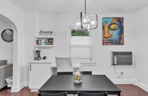 Saint Josephs House | Cozy Getaway Quiet Neighborhood Near DT