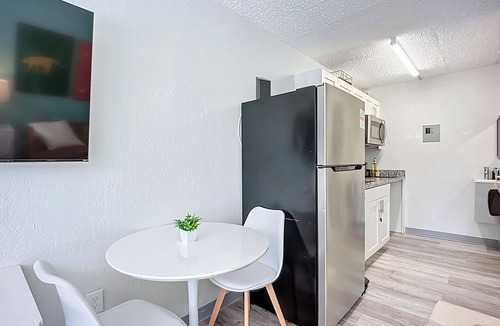 Highlands Apartment | Cozy King Studio | 5 Min to Zoo, JU & DT