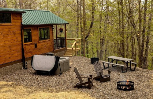 Allegheny Mountains Cabin | Cozy Log Cabin with a Hot Tub near Seneca Rocks, West Virginia - Perfect for a Romantic Glamping Getaway to the Mountains