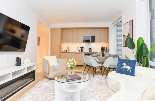 Financial District Apartment | Cozy & Modern 2BR/2BA in Downtown NYC
