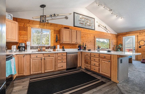 Saint Mary's Cabin | Cozy Mountain Cabin in Idaho Springs