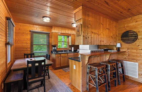 Purlear Cabin | Cozy Mountain Getaway - Hiking, Waterfalls & Pond - Buck Mountain - Near Boone