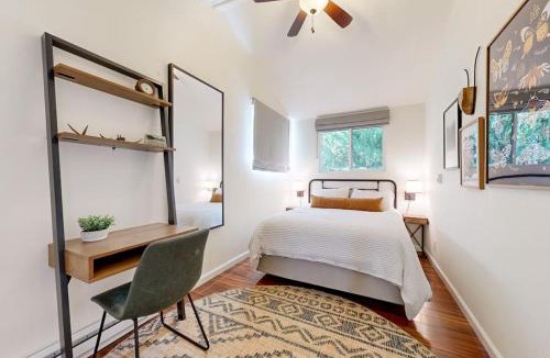 Forestville House | Cozy Riverview Cabin