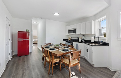 Communipaw House | Cozy & Spacious Home Near NYC, 5 mins from Train
