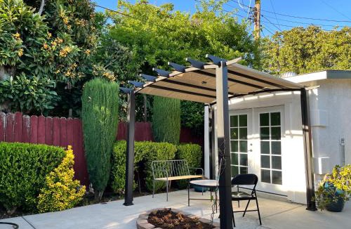Parkway-South Sacramento House | Cozy Suite with Private Patio Close to Downtown and UC Davis Medical Center