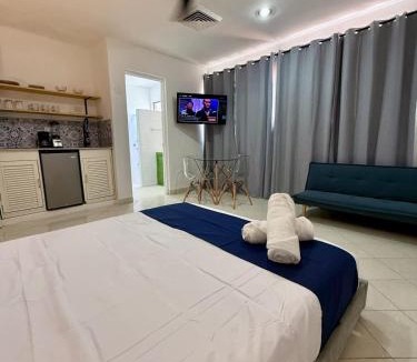 Colonia Campestre House | Cozy & Sunlit Apartment for 3 plus Pool