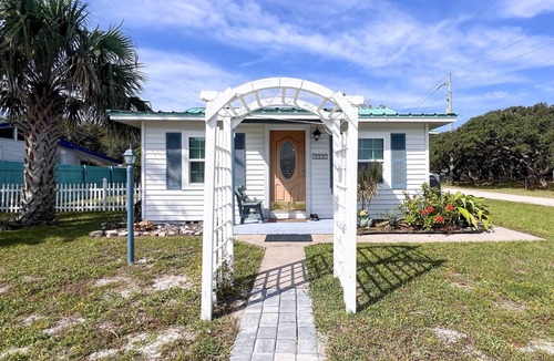 Crescent Beach Cottage | Crescent Beach Cottage | Dog-Friendly