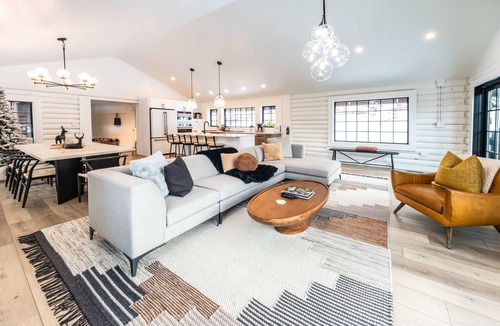 Warwick House | Custom Log Cabin, Hot Tub, Fire Pit & Wood Stove