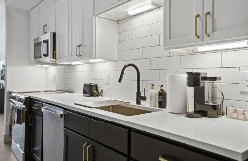 Judson Apartment | Cute 1BD Apartment Facing Paris Mtn