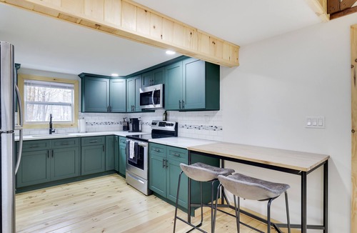 Tobyhanna House | Cute Modern Poconos Cabin! Hot Tub, Fire Pit
