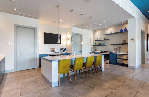 Daytona Beach Apartment | Daytona 2BR Getaway Parking Family & Pet-friendly
