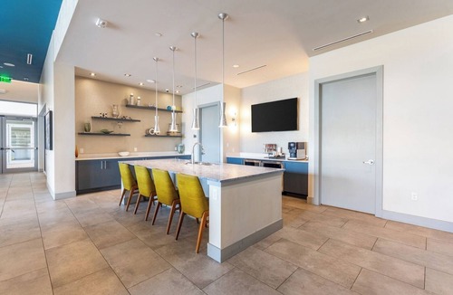 Daytona Beach Apartment | Daytona 2BR Getaway Parking Family & Pet-friendly