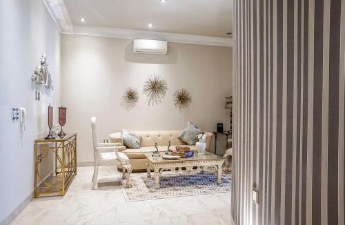 Leon Apartment | Del Moral Apartments