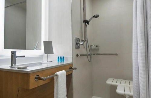 Downtown Richmond Hotel | Delta Hotels by Marriott Richmond Downtown