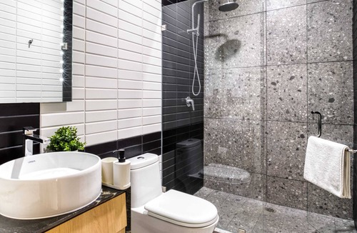 Avenida Revolucion Apartment | Designer Apt: Indoor Pool+Gym+Business Lounge