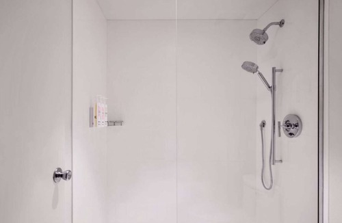 Stuart Hotel | Direct Golf Course Access | Outdoor Pool & Gym