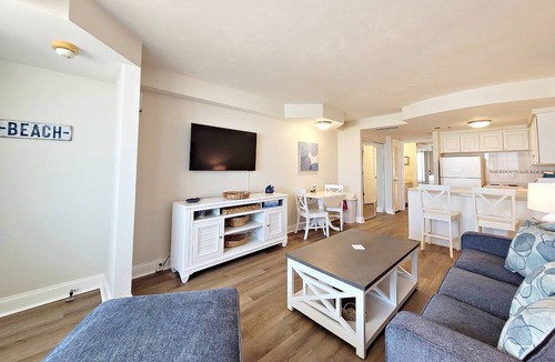 Ortona Park Condo | Direct Oceanfront Condo | Balcony Views | Sleeps 6 | Free Daily Activities Included