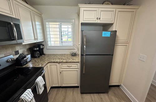 Crescent Beach Condo | Direct Oceanfront Premium Flat with 2 Bed/2 Bath +Murphy Bed. New Everything